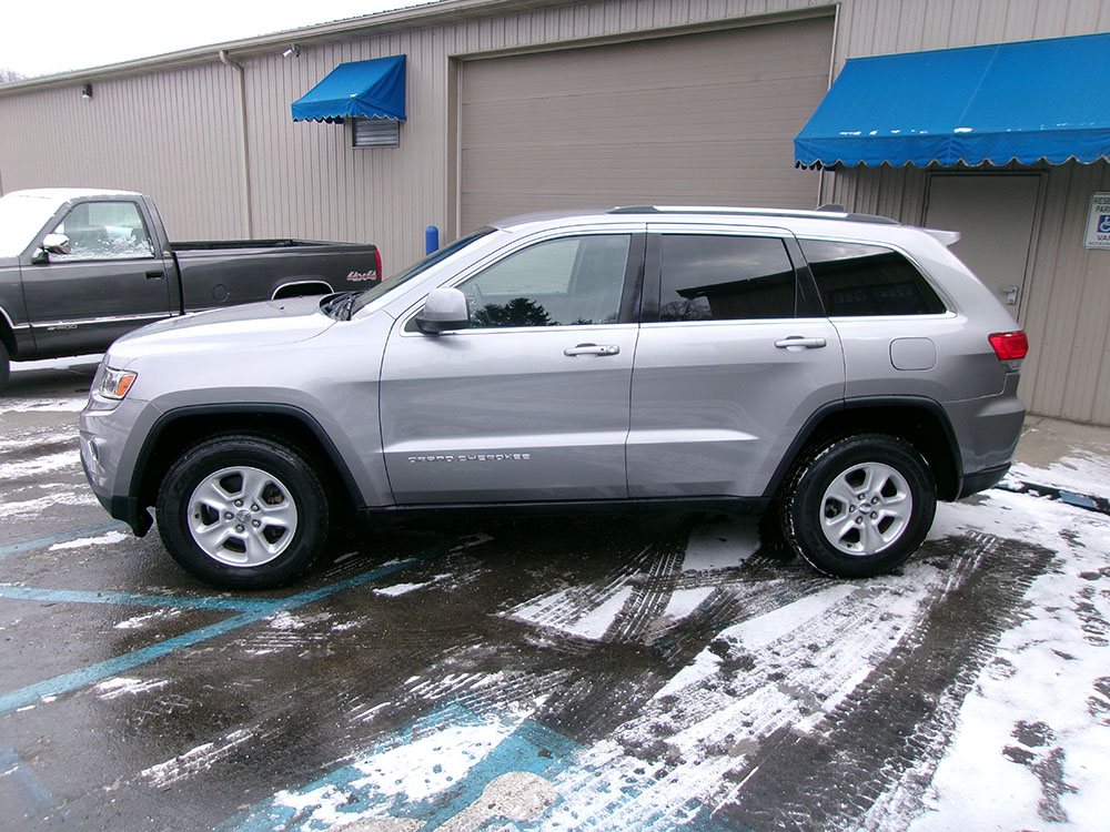 
								JEEP GRAND CHEROKEE LAREDO full									