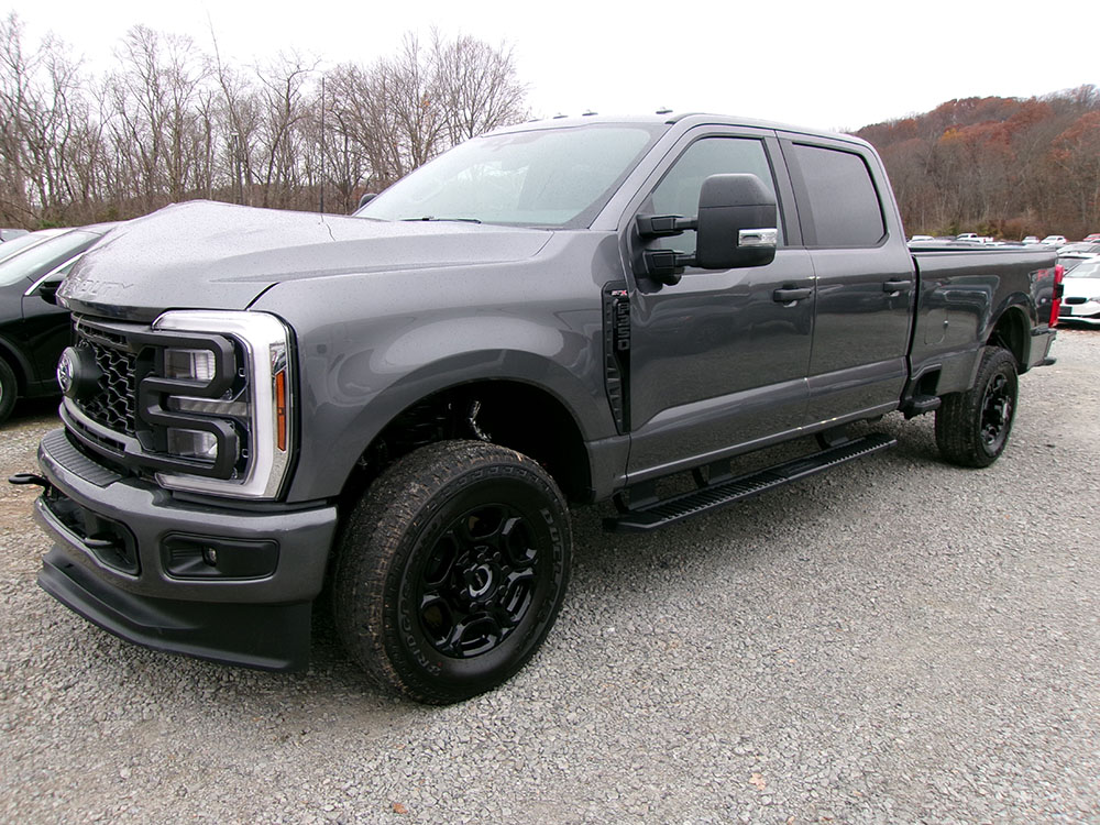 
								FORD F-350 SD XL FX4 CREW CAB 8′ BED full									