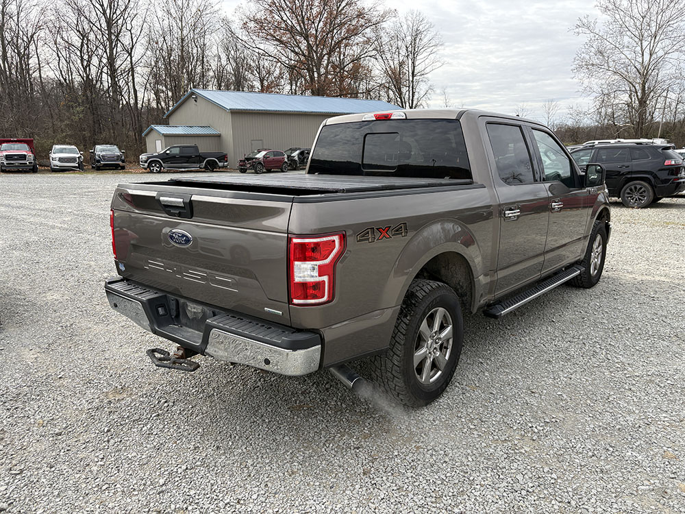 
								FORD F-150 XLT CREW CAB full									