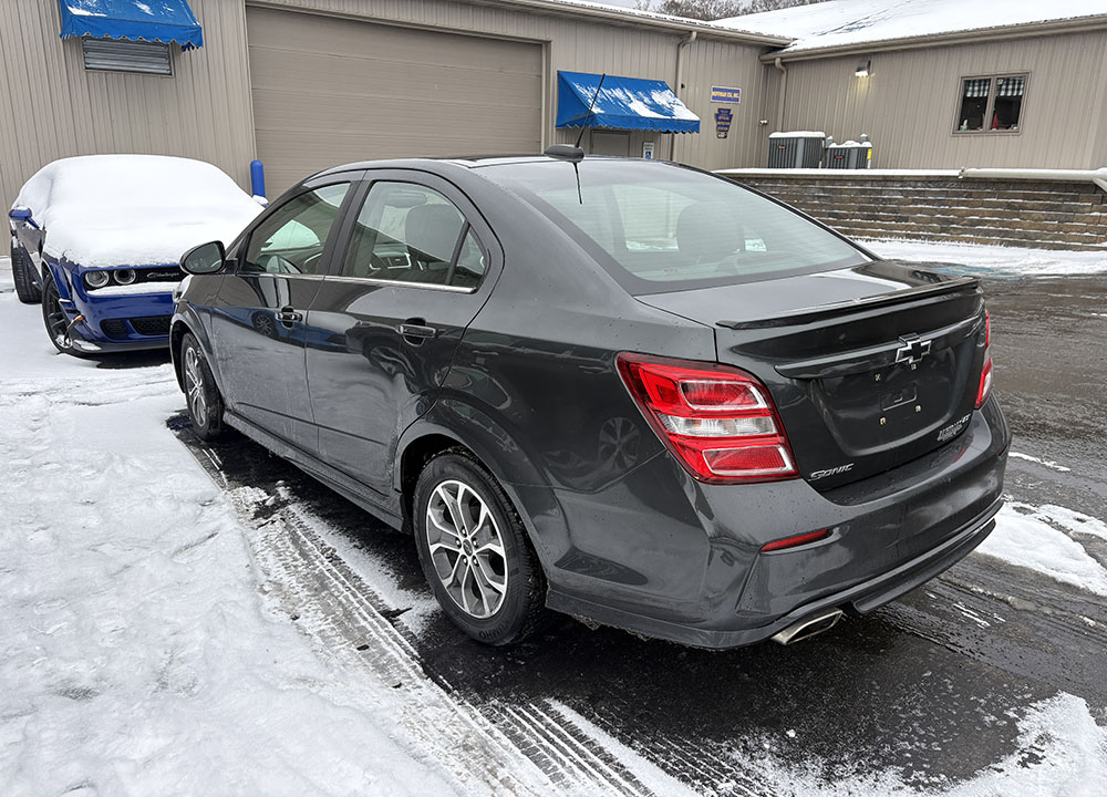 
								CHEVROLET SONIC LT full									