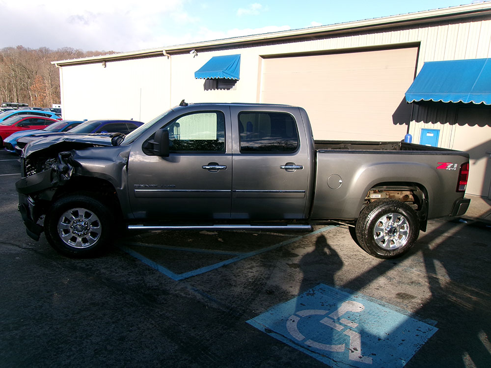 
								GMC SIERRA 2500 DENALI CREW CAB full									