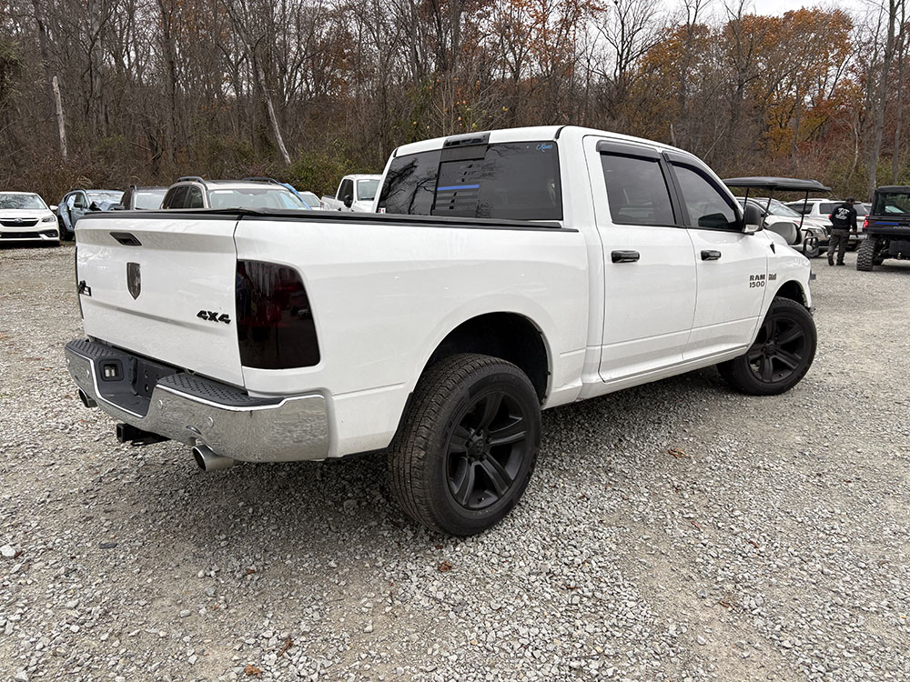 
								RAM 1500 SLT CREW CAB full									