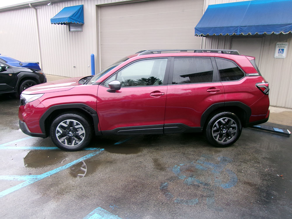 
								SUBARU FORESTER PREMIUM full									