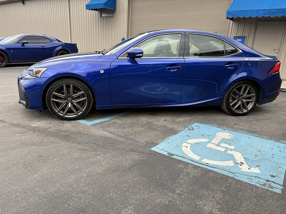 
								LEXUS IS300 F-SPORT full									