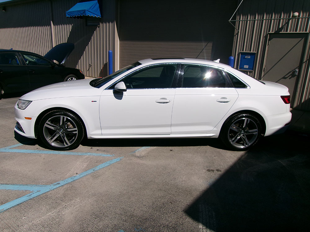 
								AUDI A4 PREMIUM PLUS full									