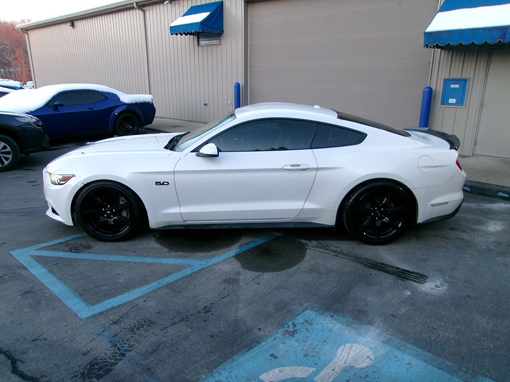 
								FORD MUSTANG GT full									