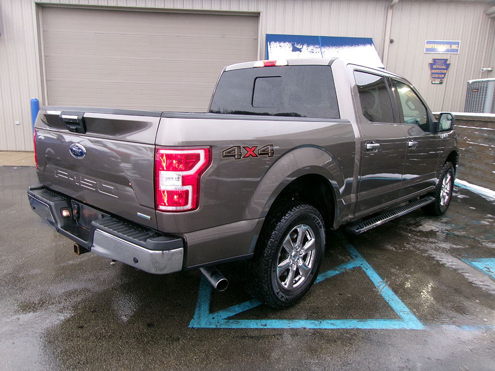 
								FORD F-150 XLT CREW CAB full									