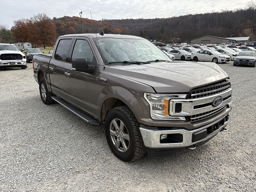 
								FORD F-150 XLT CREW CAB full									