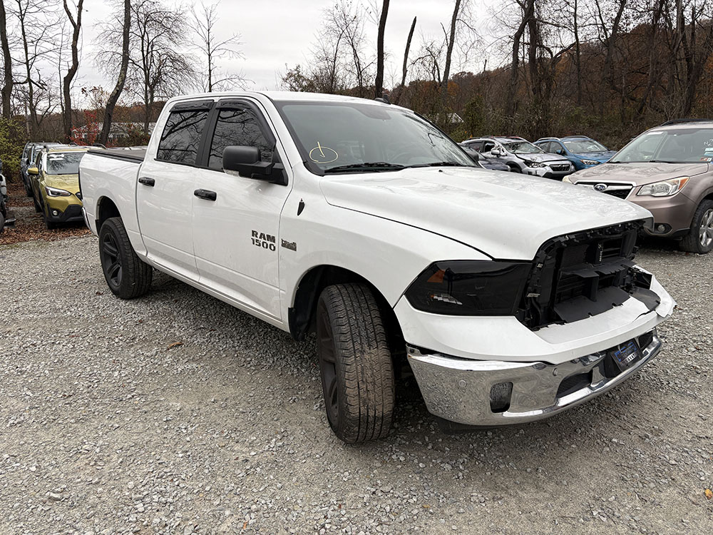 
								RAM 1500 SLT CREW CAB full									
