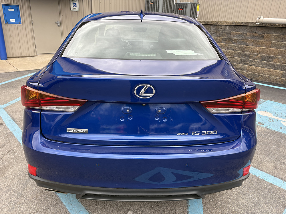 
								LEXUS IS300 F-SPORT full									