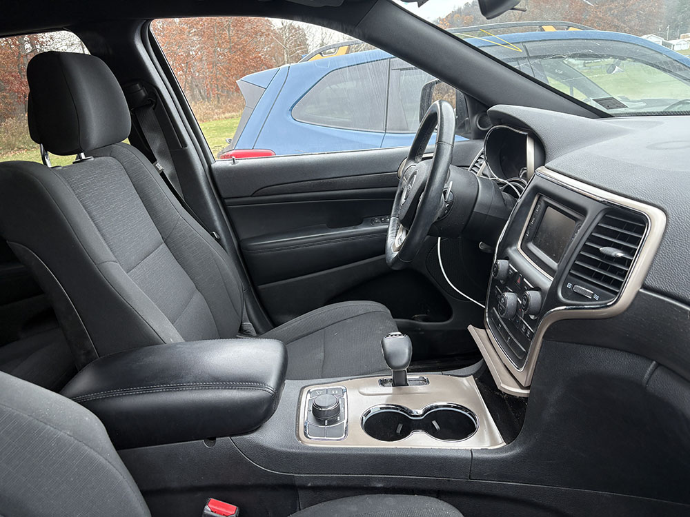 
								JEEP GRAND CHEROKEE LAREDO full									