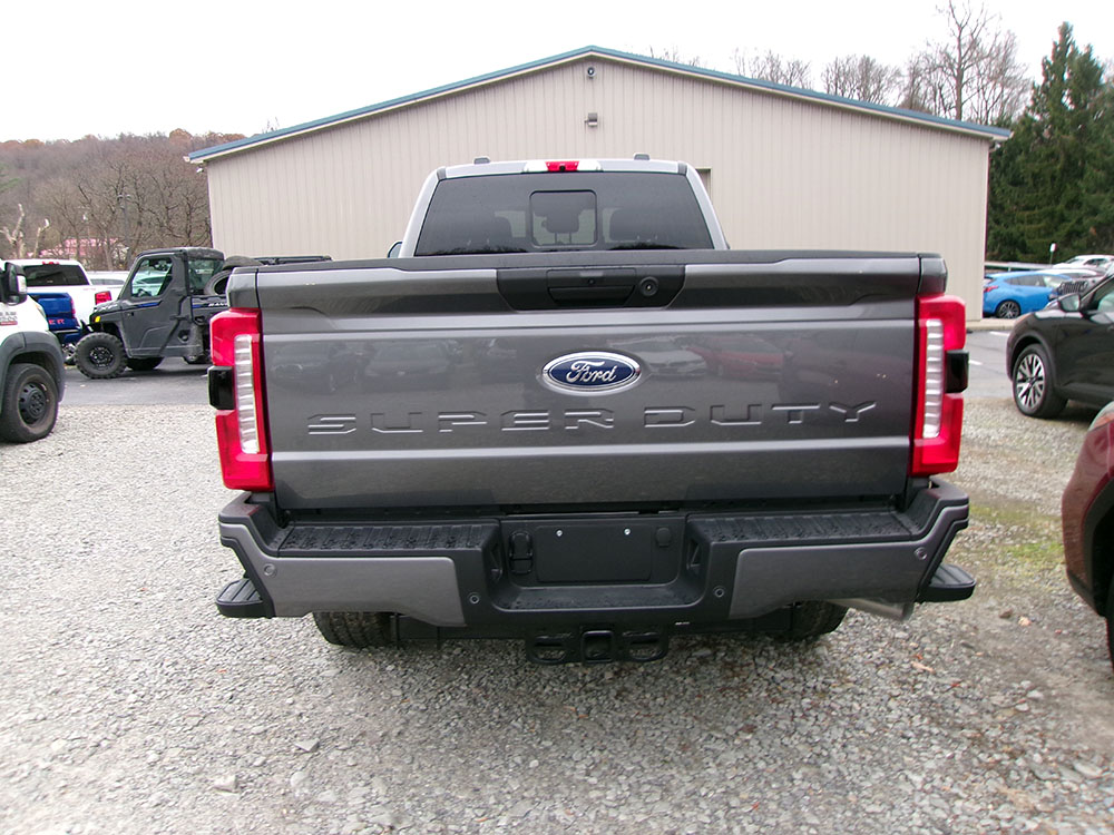 
								FORD F-350 SD XL FX4 CREW CAB 8′ BED full									