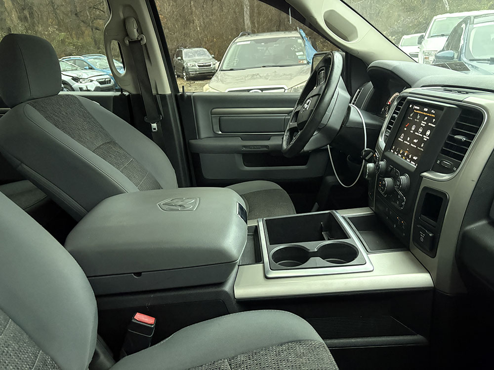 
								RAM 1500 SLT CREW CAB full									