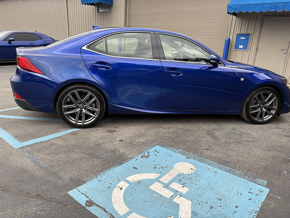 
								LEXUS IS300 F-SPORT full									
