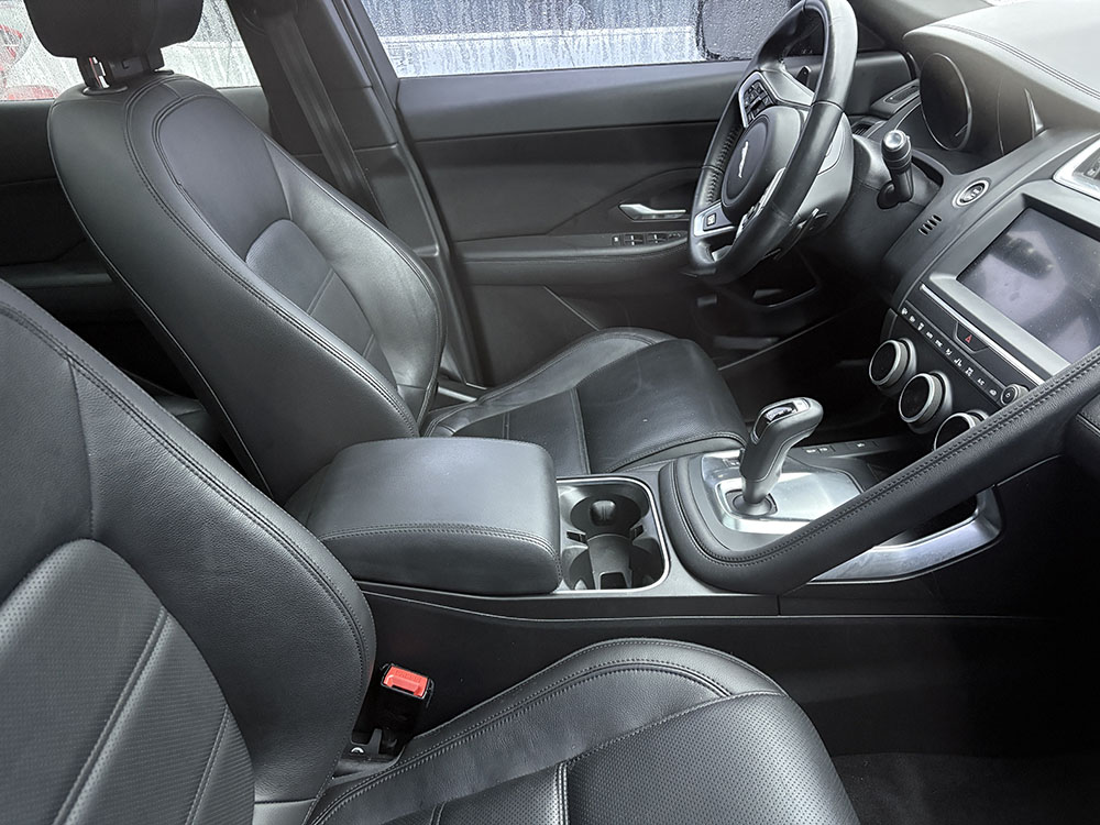 
								JAGUAR E-PACE P250 full									