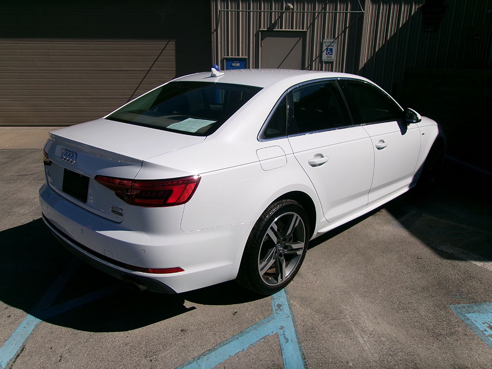 
								AUDI A4 PREMIUM PLUS full									