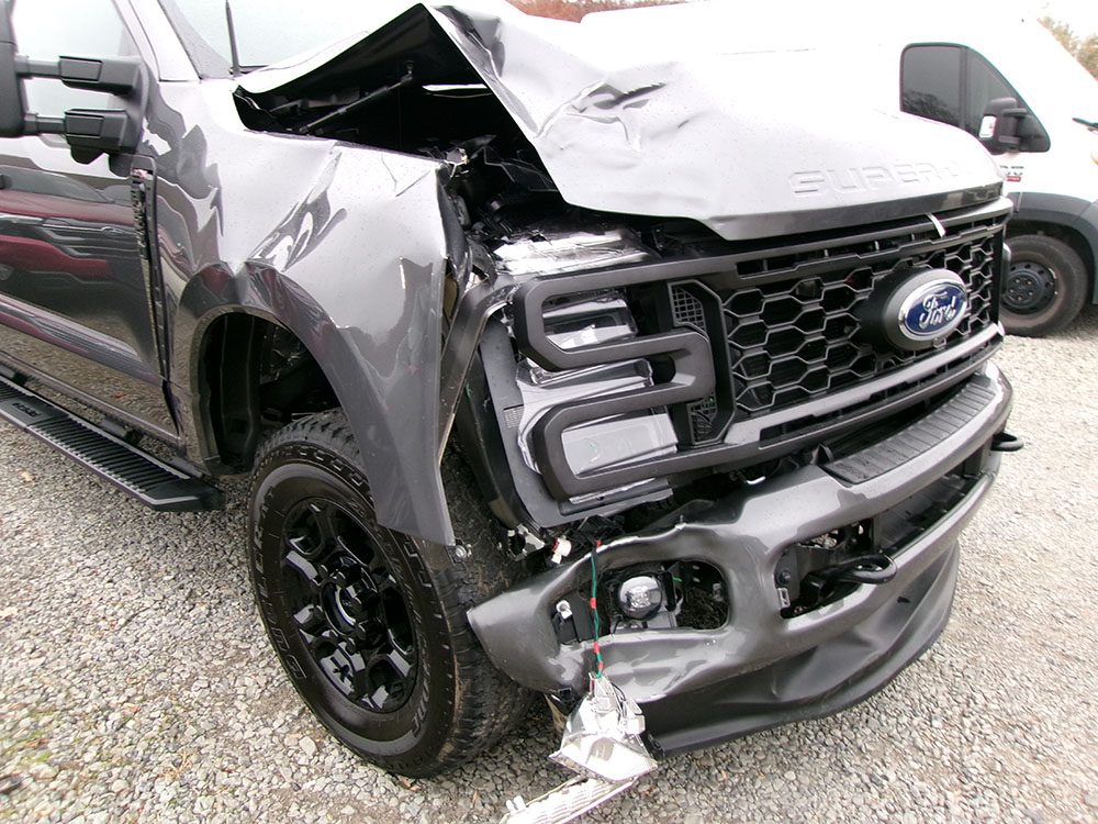 
								FORD F-350 SD XL FX4 CREW CAB 8′ BED full									