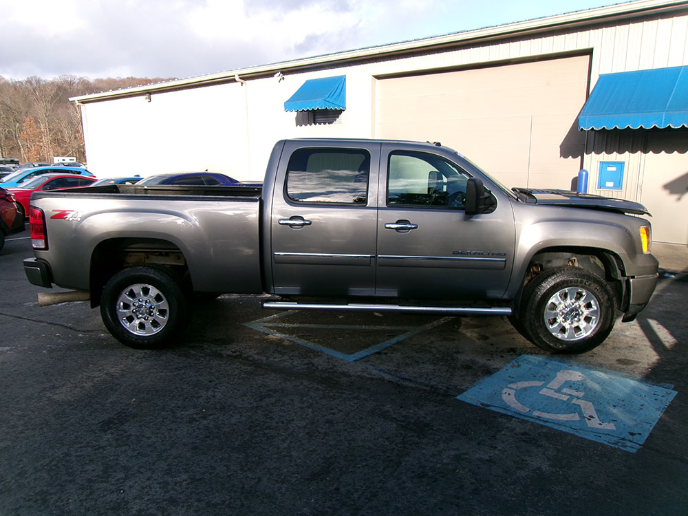 
								GMC SIERRA 2500 DENALI CREW CAB full									