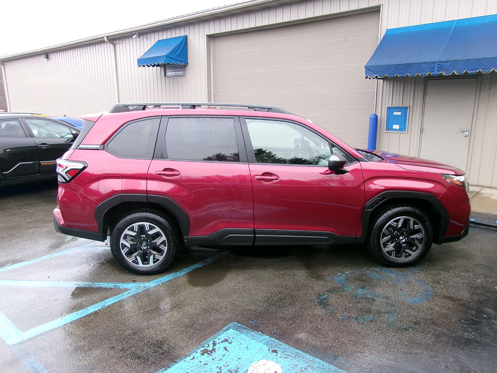 
								SUBARU FORESTER PREMIUM full									