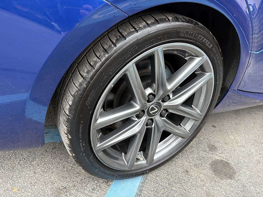 
								LEXUS IS300 F-SPORT full									