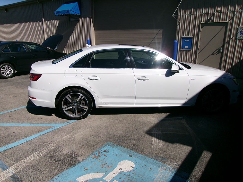 
								AUDI A4 PREMIUM PLUS full									