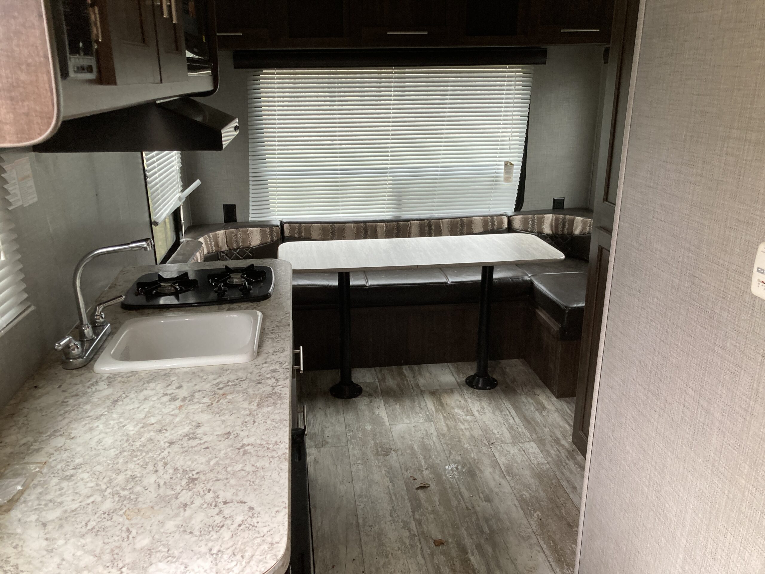 
								CROSSROADS ZINGER Z LITE 18RD full									