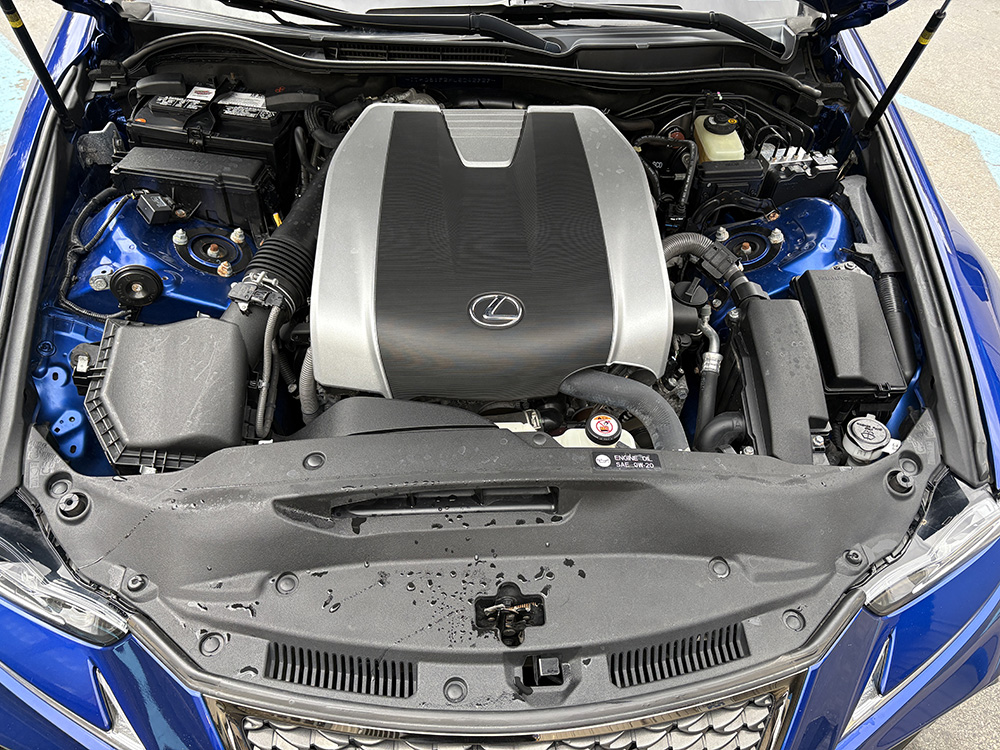 
								LEXUS IS300 F-SPORT full									