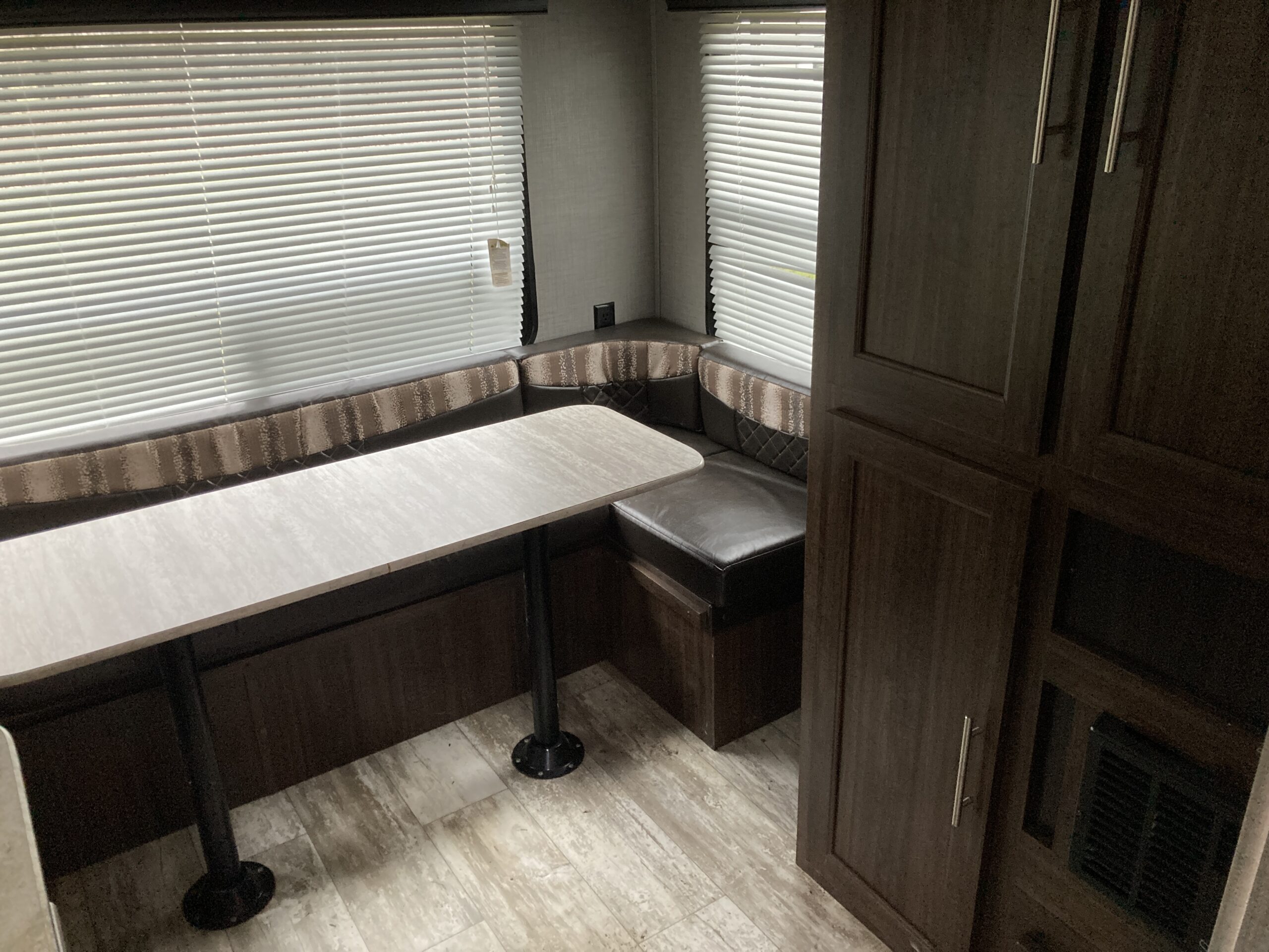 
								CROSSROADS ZINGER Z LITE 18RD full									