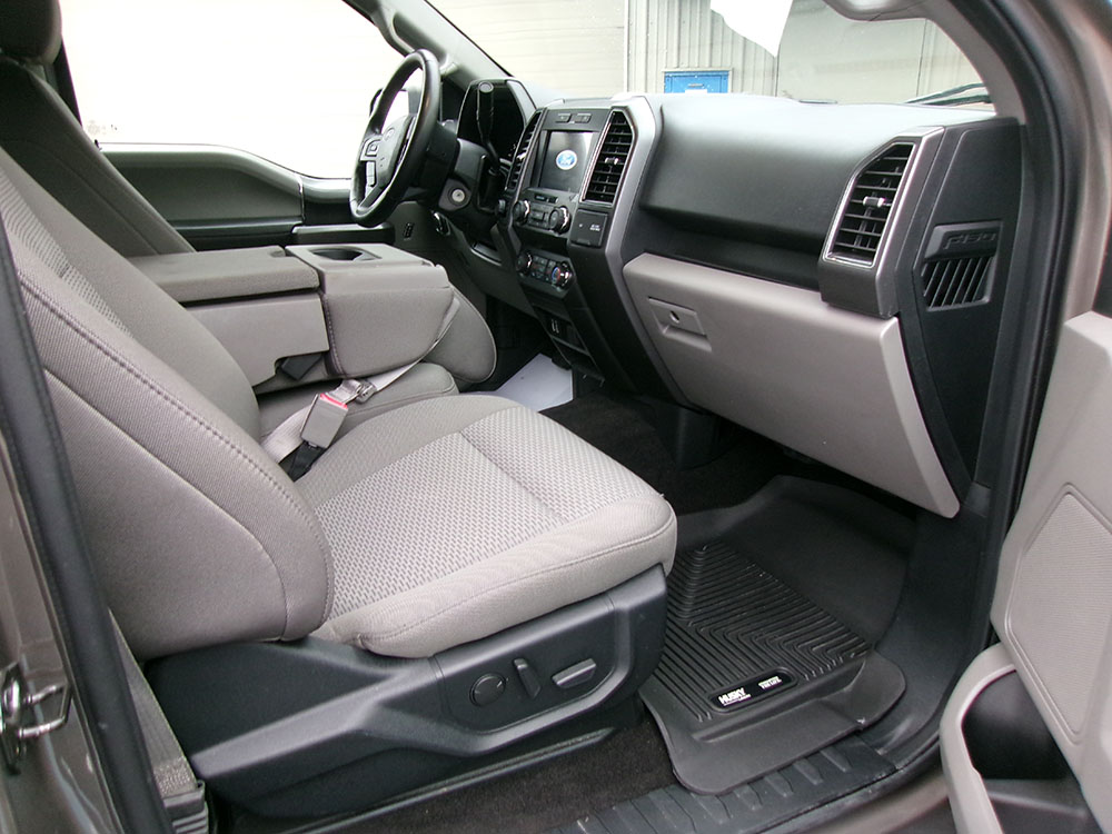 
								FORD F-150 XLT CREW CAB full									