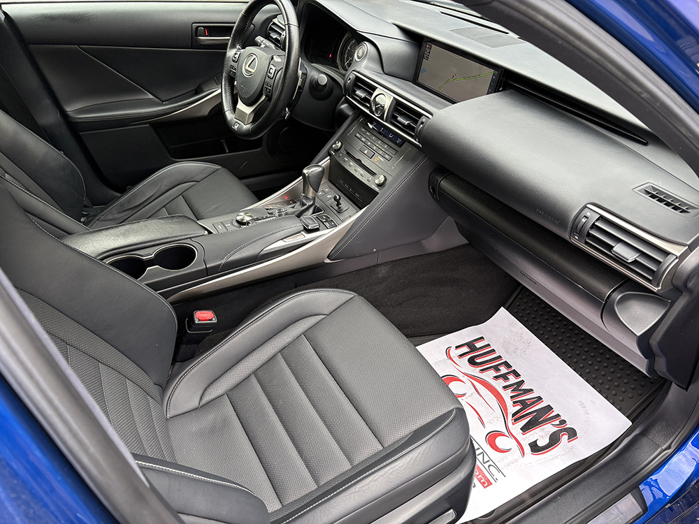 
								LEXUS IS300 F-SPORT full									