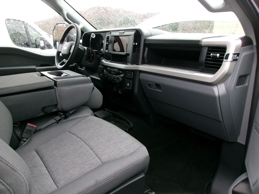 
								FORD F-350 SD XL FX4 CREW CAB 8′ BED full									