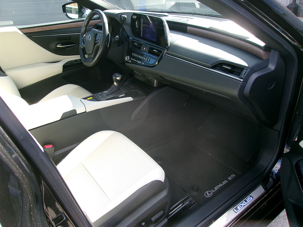 
								LEXUS ES300h PREMIUM full									