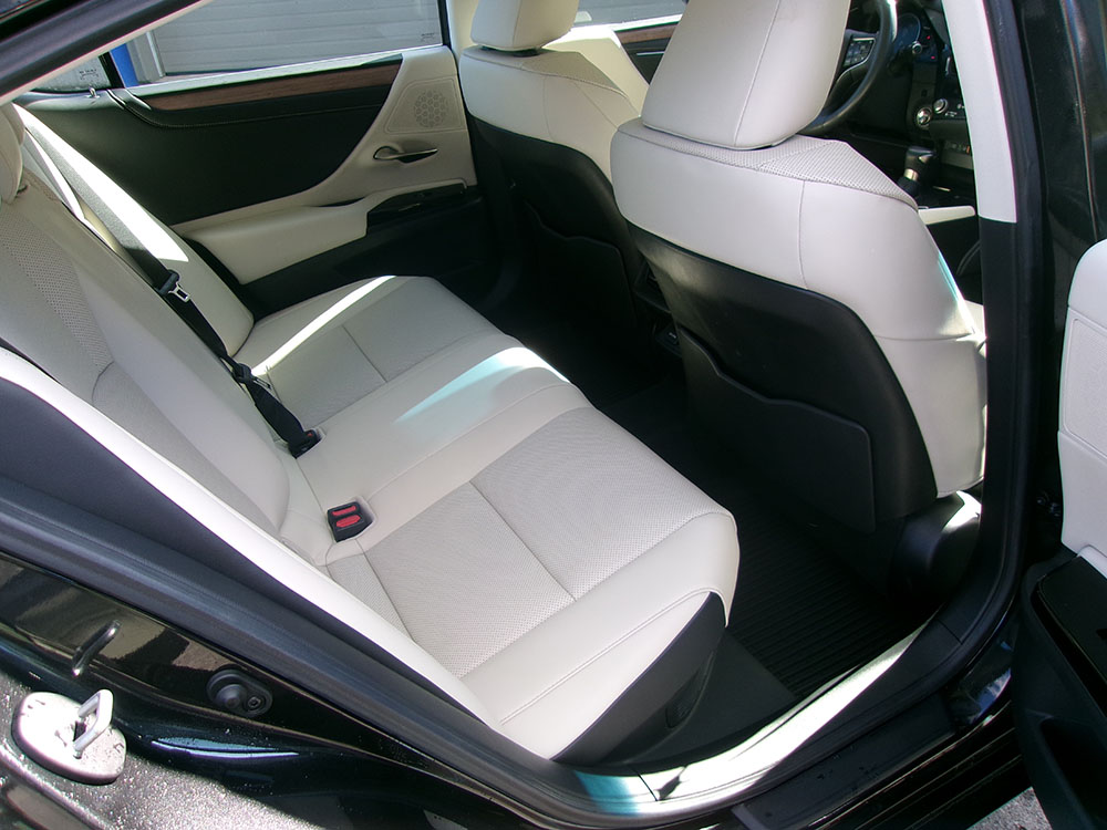 
								LEXUS ES300h PREMIUM full									