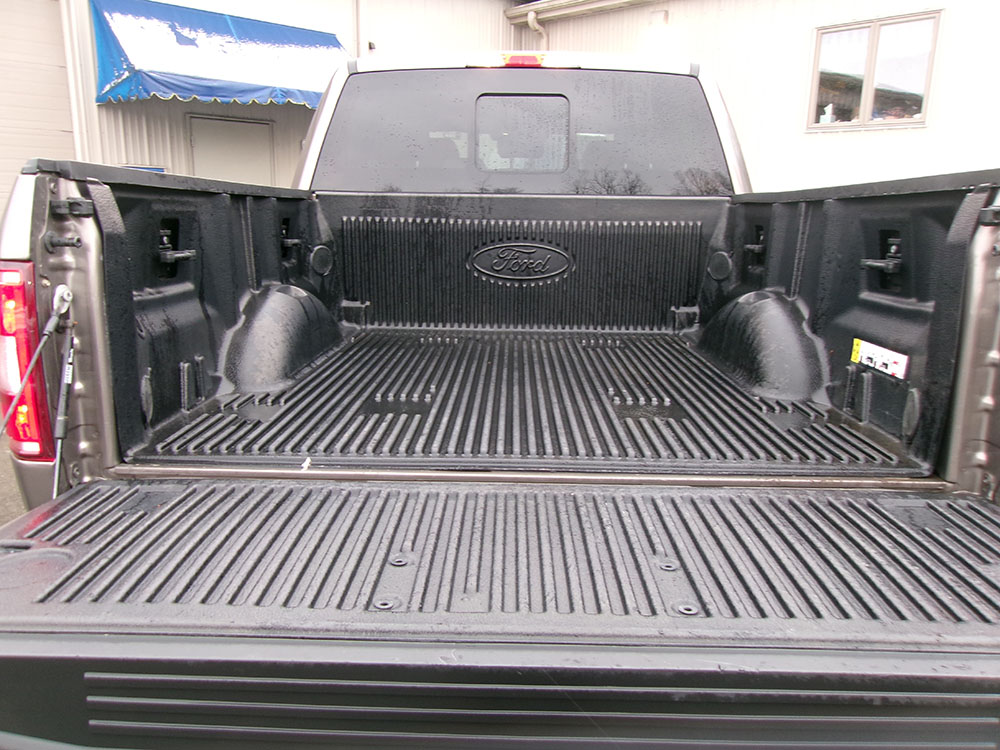 
								FORD F-150 XLT CREW CAB full									