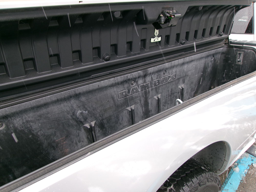 
								RAM 1500 SLT REG CAB full									