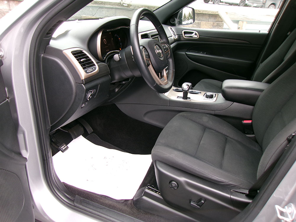 
								JEEP GRAND CHEROKEE LAREDO full									