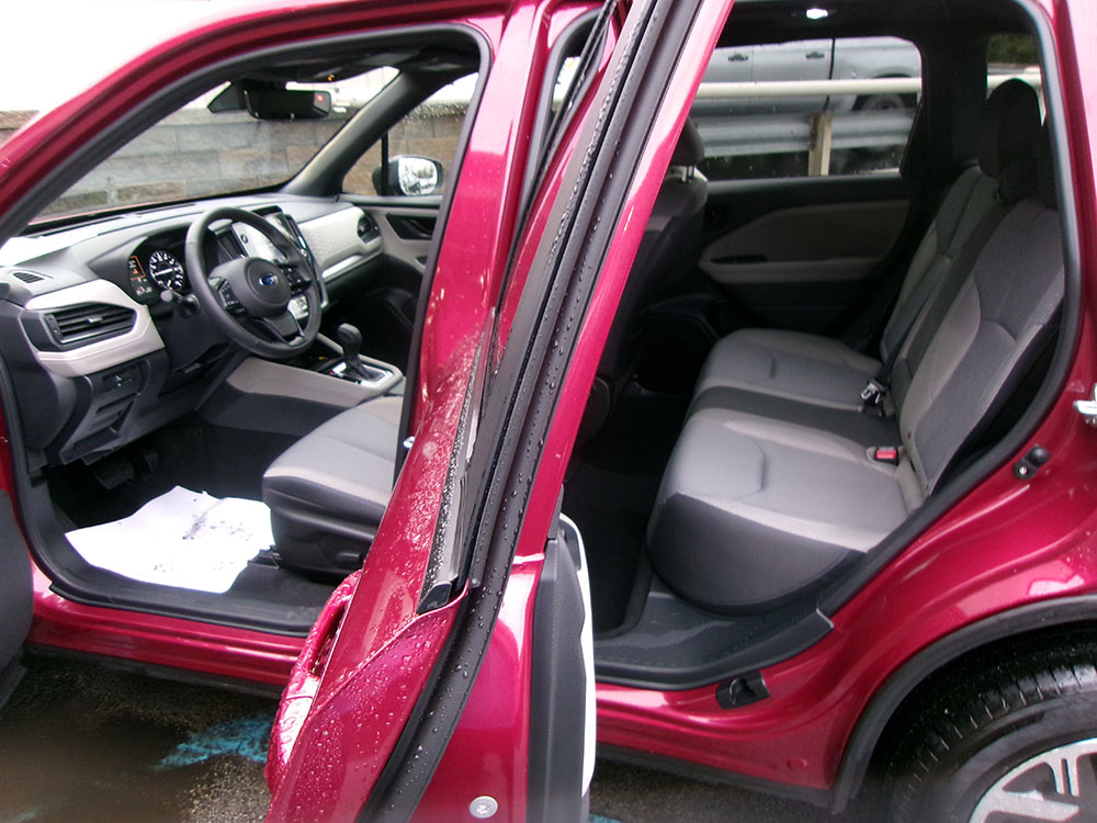 
								SUBARU FORESTER PREMIUM full									