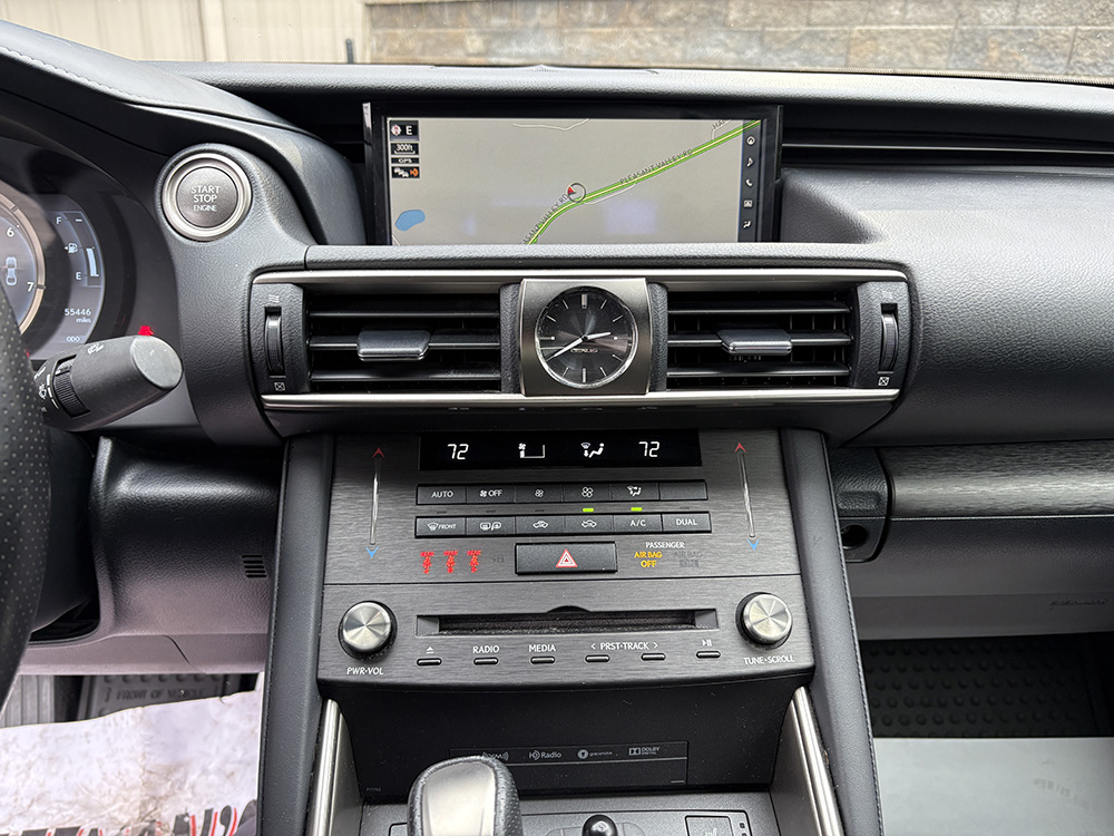 
								LEXUS IS300 F-SPORT full									