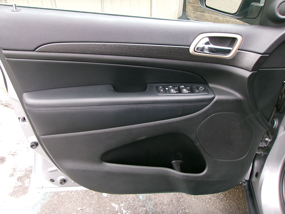 
								JEEP GRAND CHEROKEE LAREDO full									