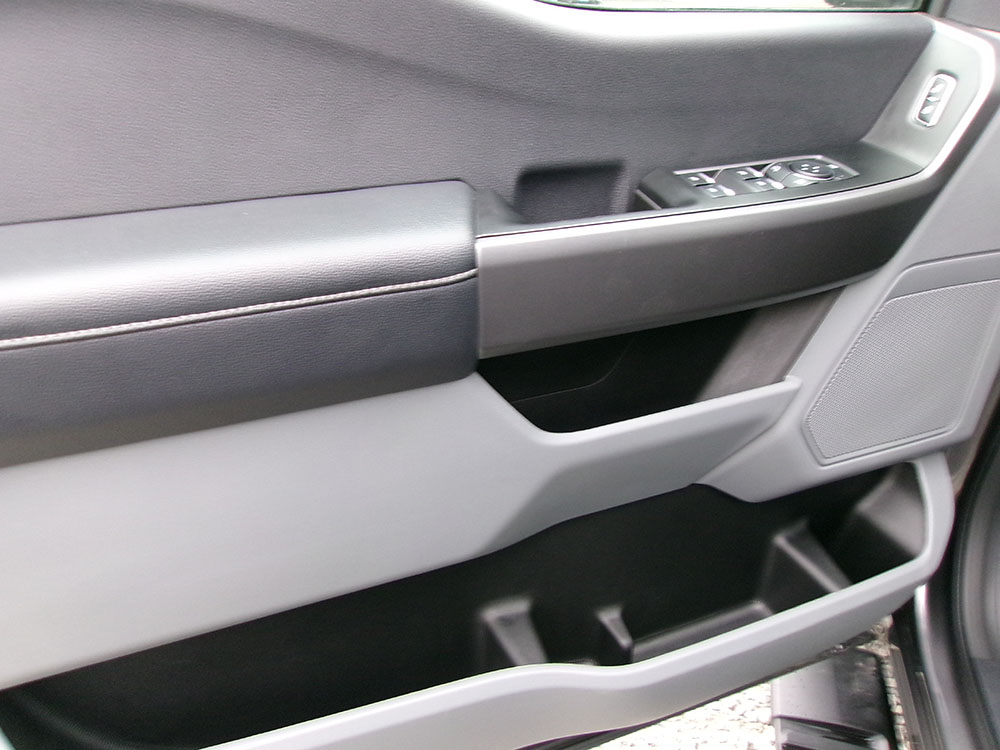 
								FORD F-350 SD XL FX4 CREW CAB 8′ BED full									