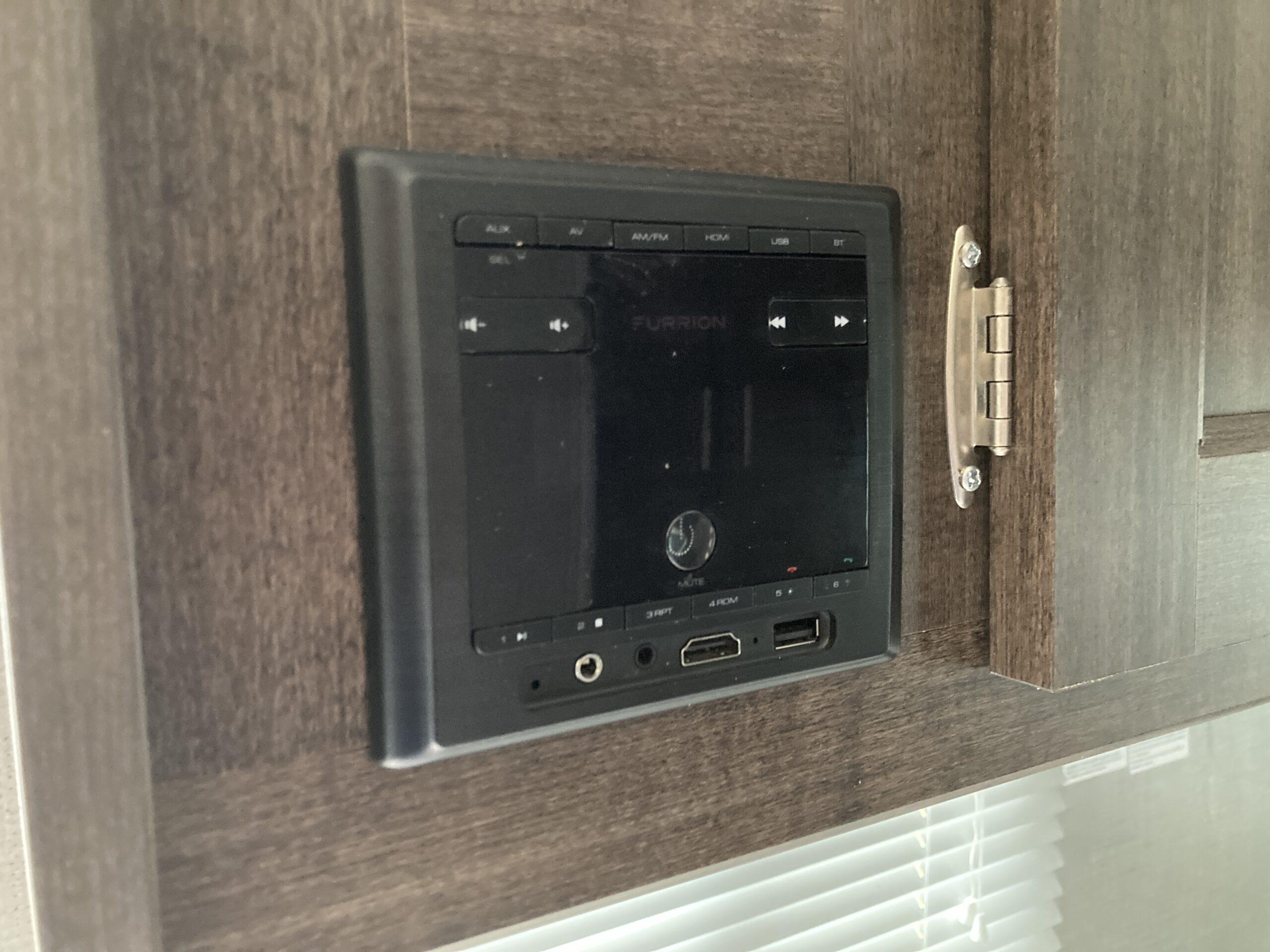 
								CROSSROADS ZINGER Z LITE 18RD full									