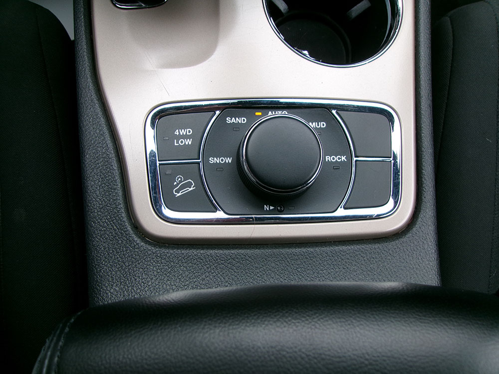 
								JEEP GRAND CHEROKEE LAREDO full									