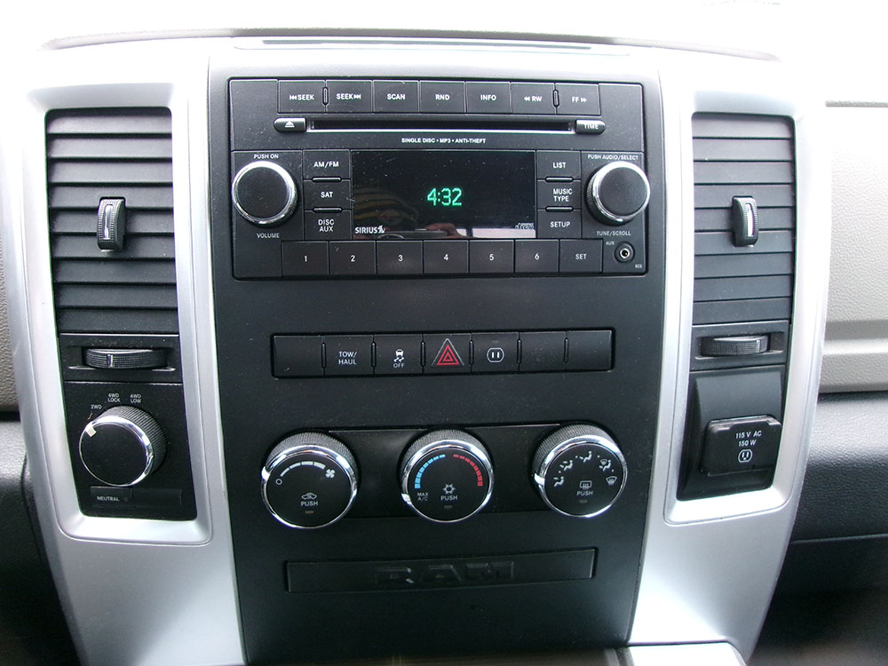 
								RAM 1500 SLT REG CAB full									