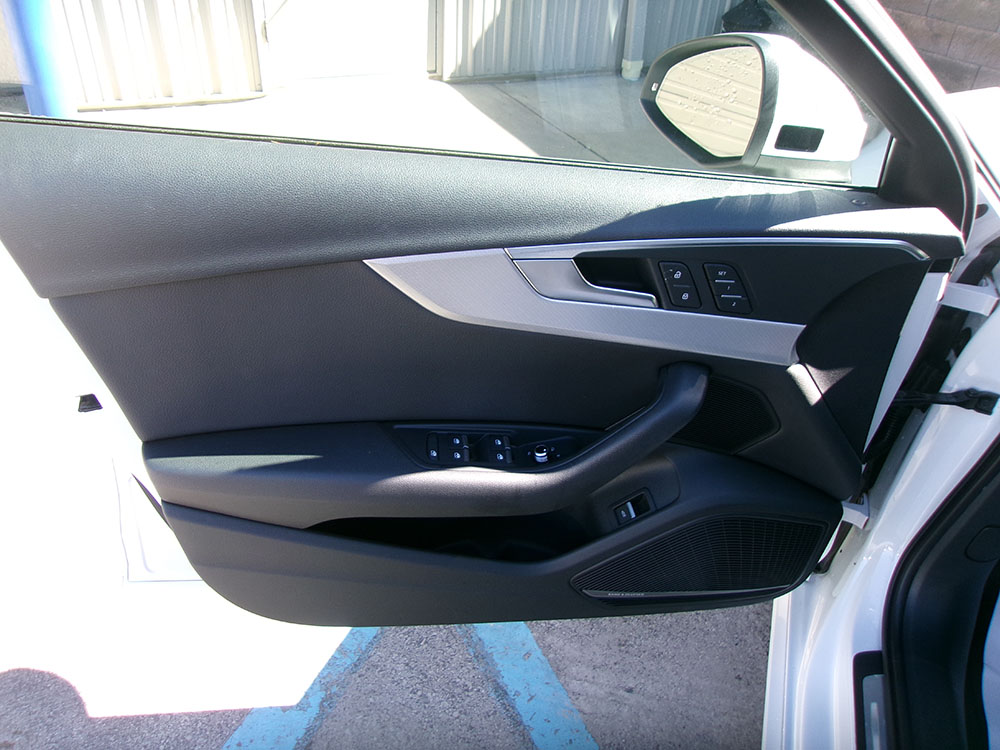 
								AUDI A4 PREMIUM PLUS full									