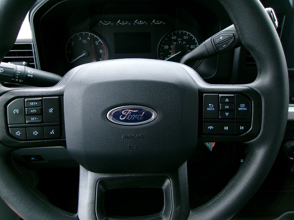 
								FORD F-350 SD XL FX4 CREW CAB 8′ BED full									