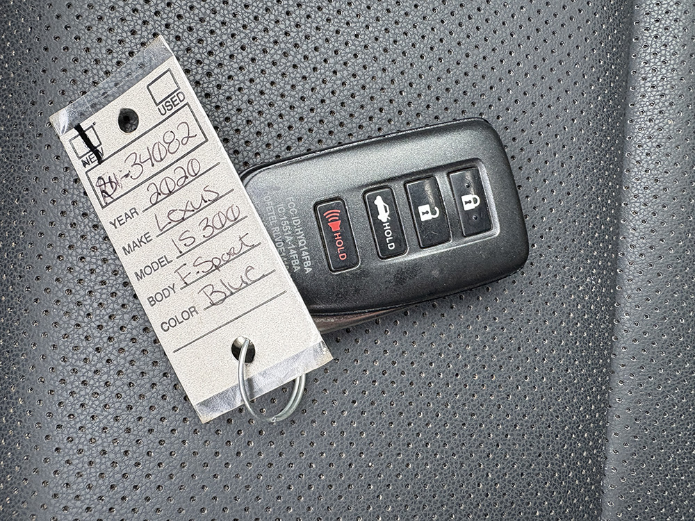 
								LEXUS IS300 F-SPORT full									