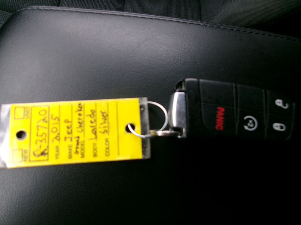 
								JEEP GRAND CHEROKEE LAREDO full									