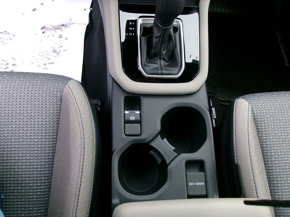 
								SUBARU FORESTER PREMIUM full									