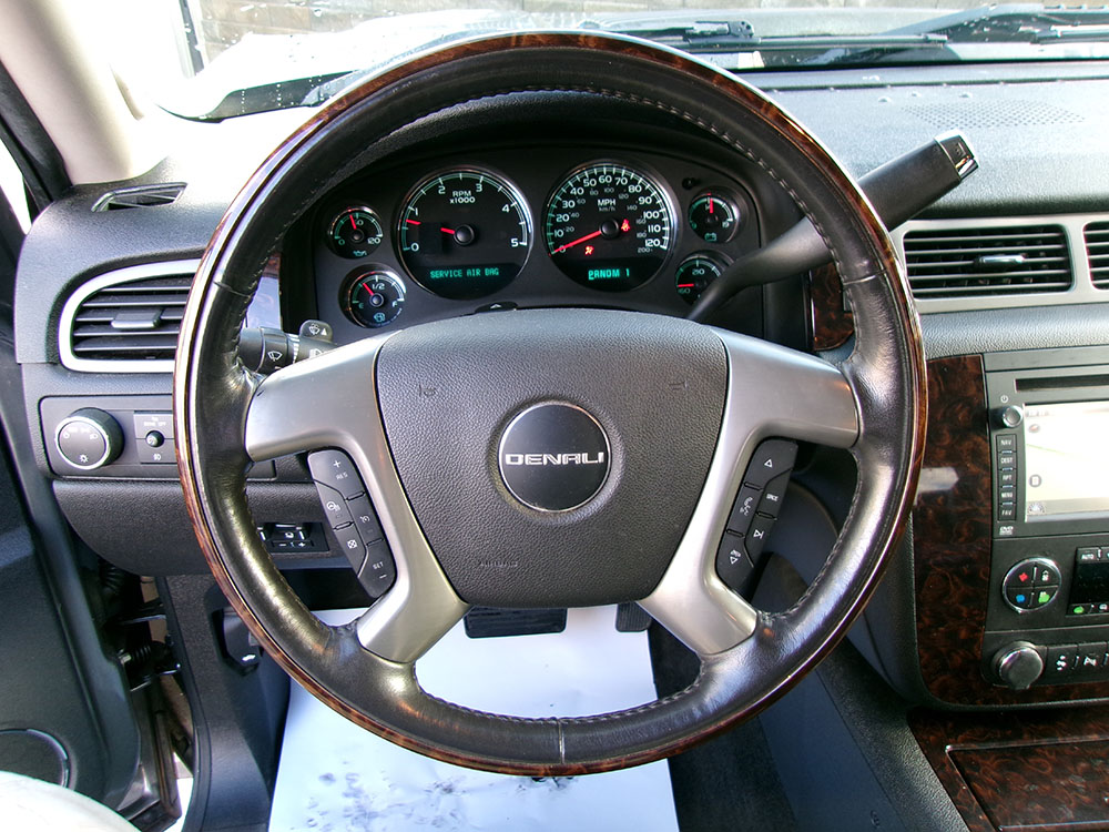 
								GMC SIERRA 2500 DENALI CREW CAB full									