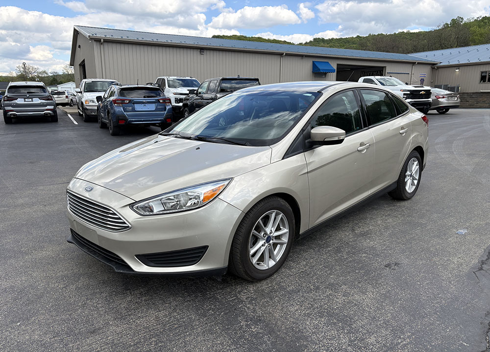 2017 Ford Focus Sedan SE's photo